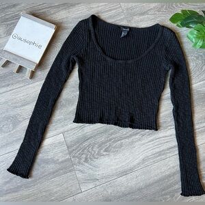 Forever 21 ribbed knit round neck long sleeve crop top in black. Size M